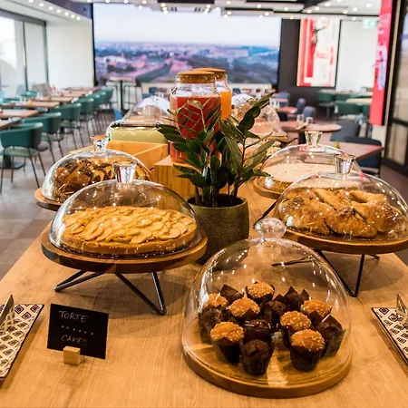 Hotel Mercure Cinecittà Rome