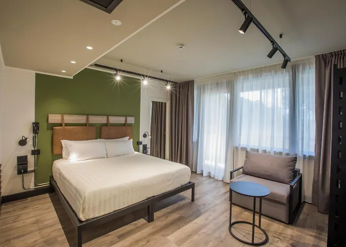 Hotel Mercure Cinecittà 4*