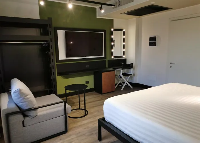 Hotel Mercure Cinecittà 4*